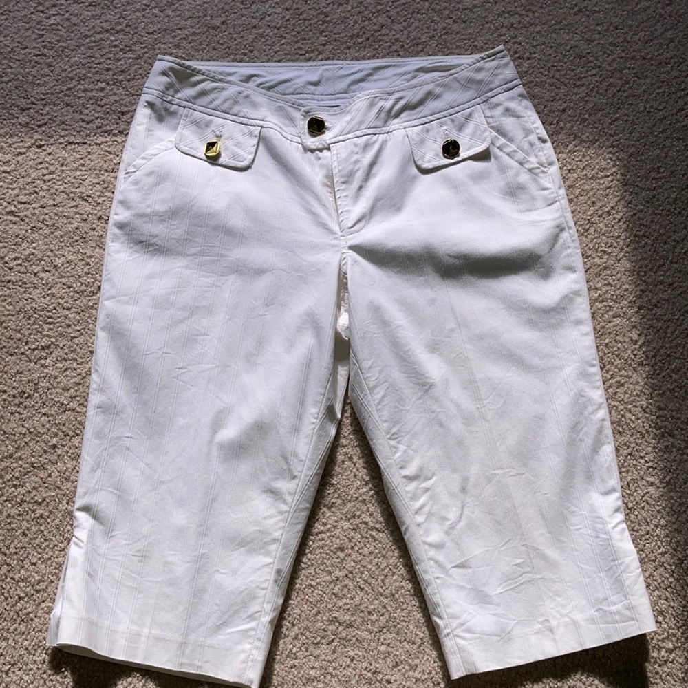 Bisou Bisou lined white capris size 12
